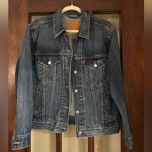 Levi Strauss denim jean jacket - size medium - only worn once!